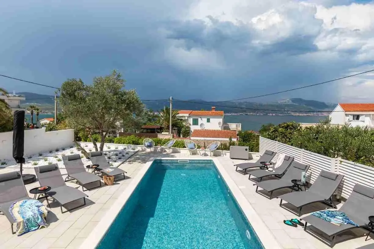 Apartment In Arbanija With Sea View, Terrace, Air Conditioning, Wifi 5139-5 Trogir