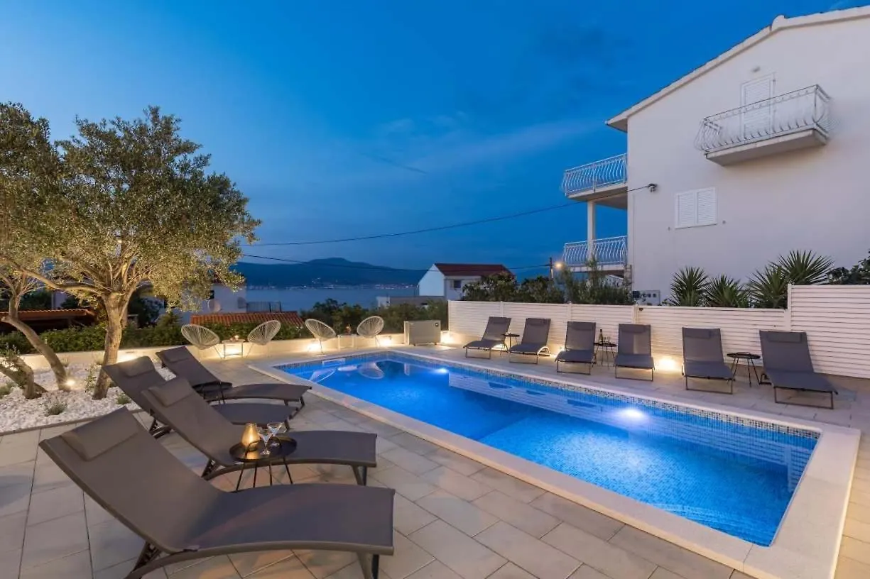 Apartment In Arbanija With Sea View, Terrace, Air Conditioning, Wifi 5139-5 Trogir