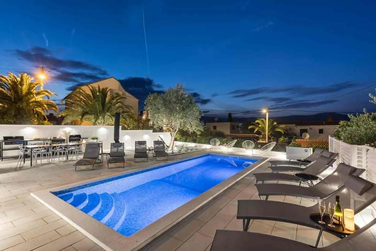 Apartment In Arbanija With Sea View, Terrace, Air Conditioning, Wifi 5139-5 Trogir