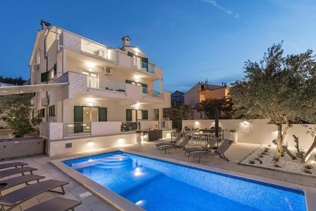 Apartment In Arbanija With Sea View, Terrace, Air Conditioning, Wifi 5139-5 Trogir 0*,