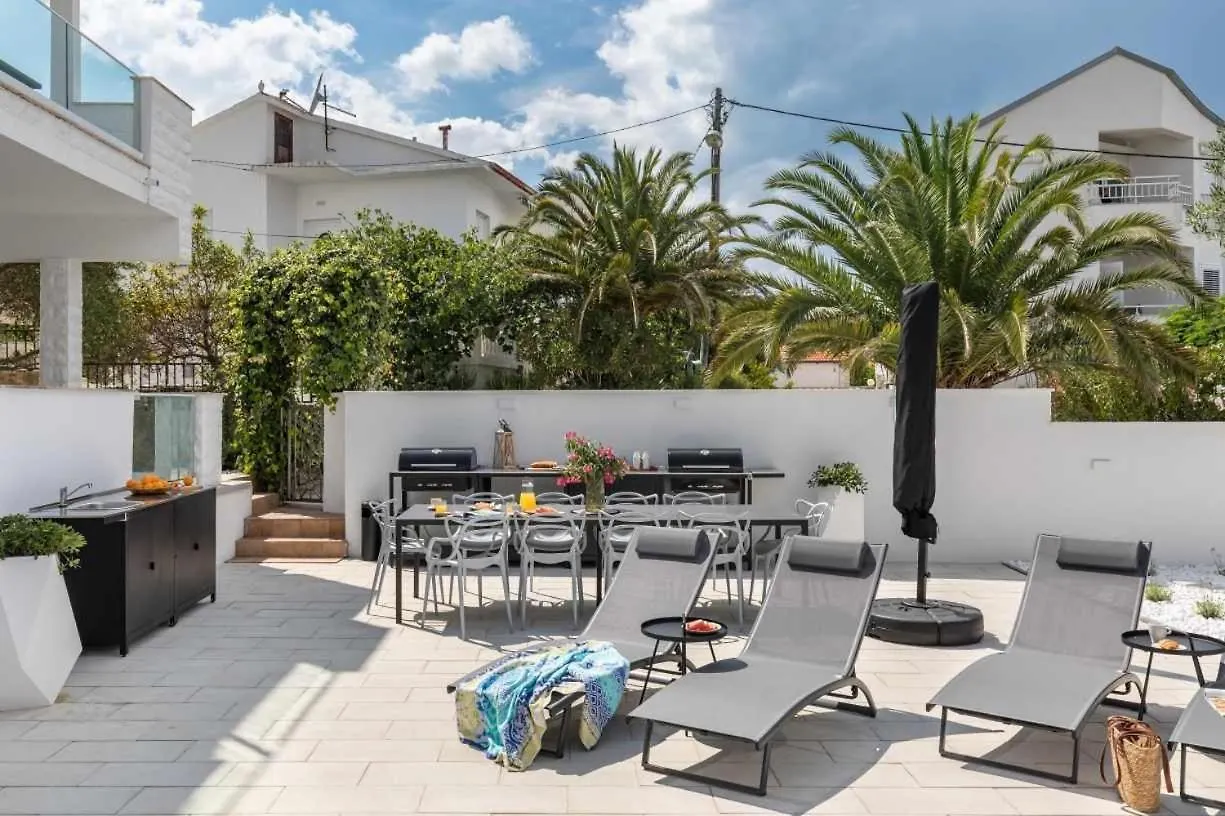 Apartment In Arbanija With Sea View, Terrace, Air Conditioning, Wifi 5139-5 Trogir 0*,