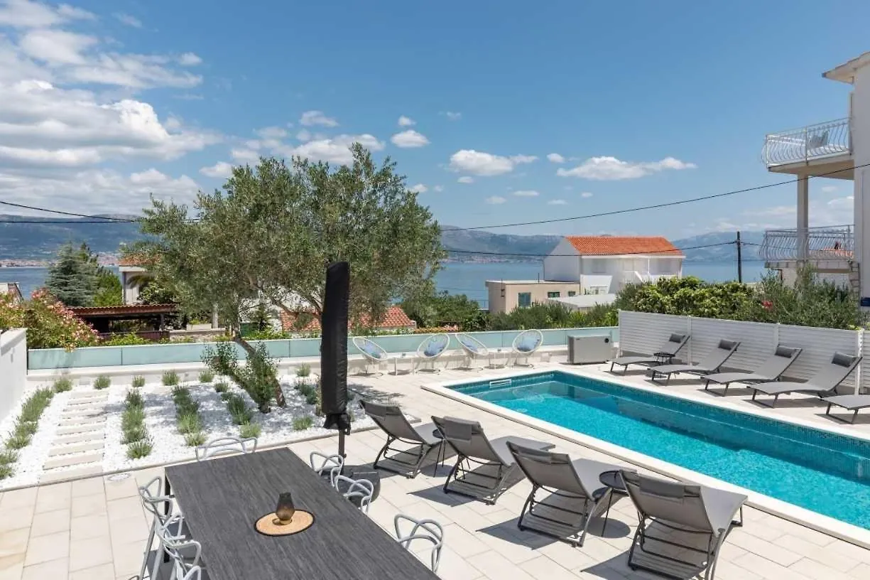 Apartment In Arbanija With Sea View, Terrace, Air Conditioning, Wifi 5139-5 Trogir