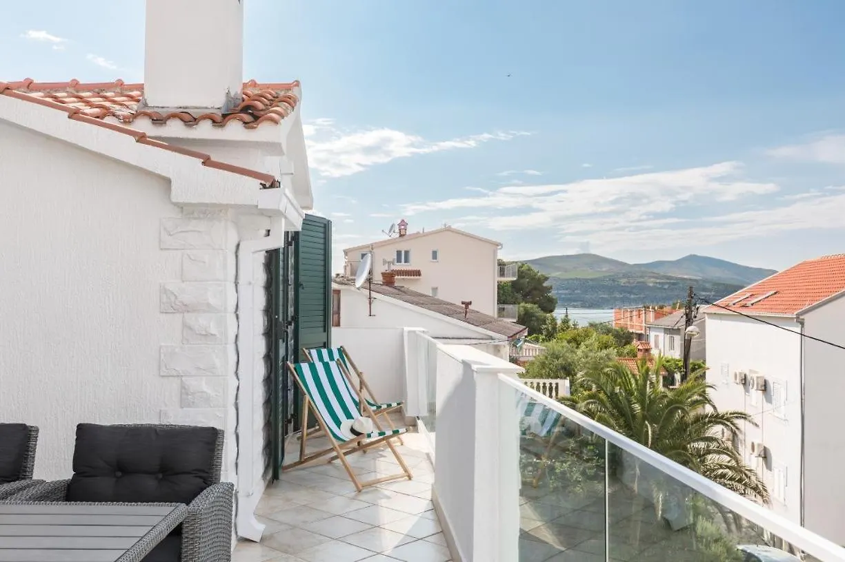 Apartment In Arbanija With Sea View, Terrace, Air Conditioning, Wifi 5139-5 Trogir