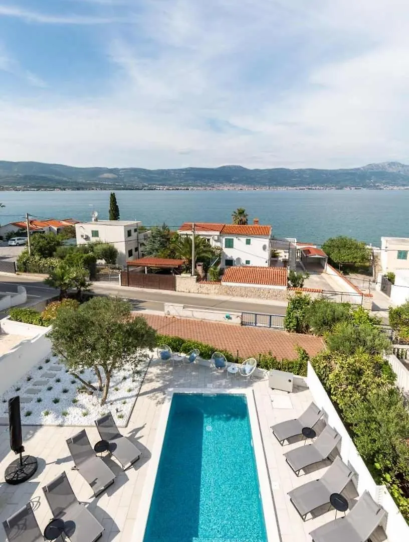 Apartment In Arbanija With Sea View, Terrace, Air Conditioning, Wifi 5139-5 Trogir