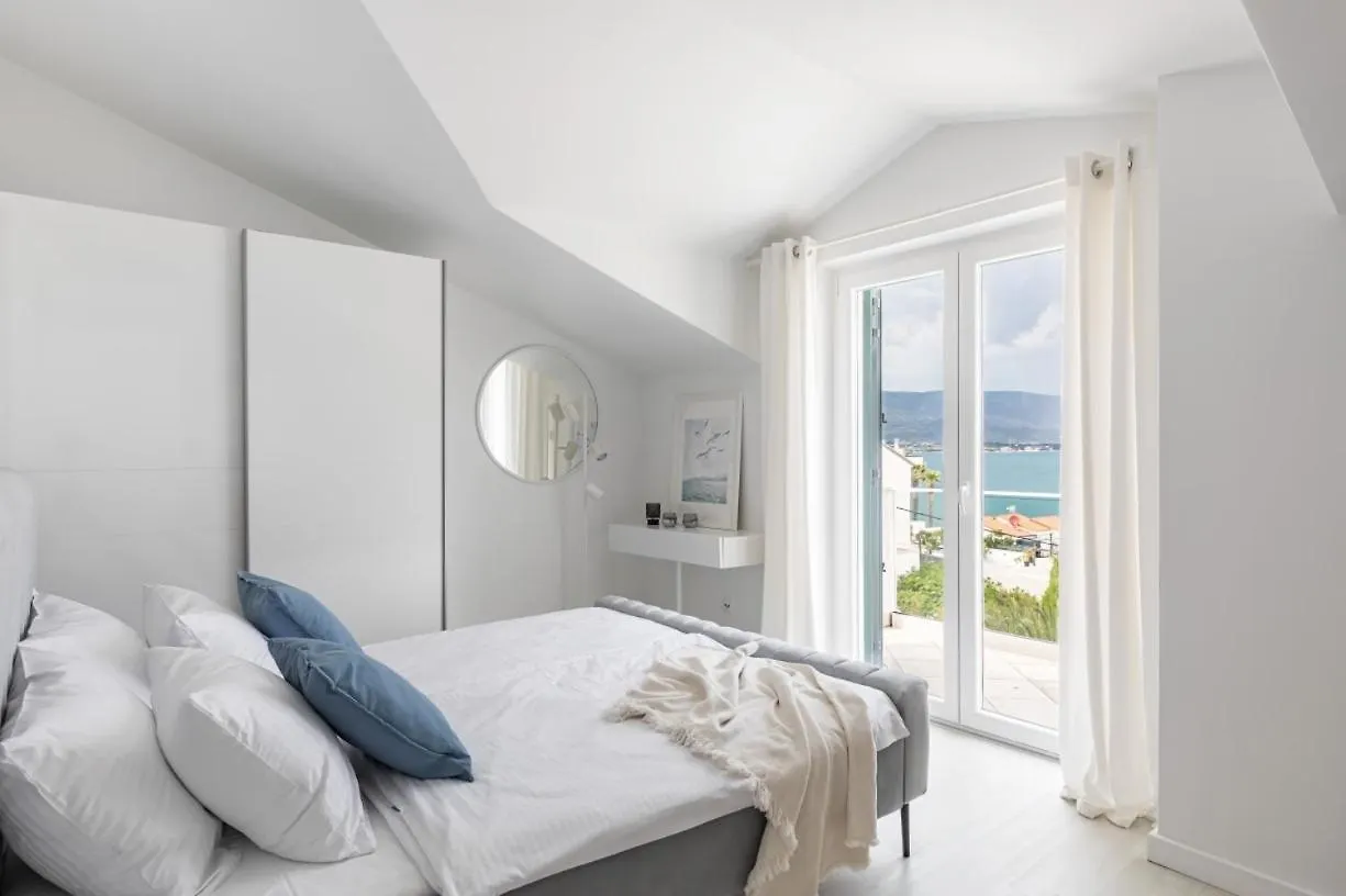 Apartment In Arbanija With Sea View, Terrace, Air Conditioning, Wifi 5139-5 Trogir