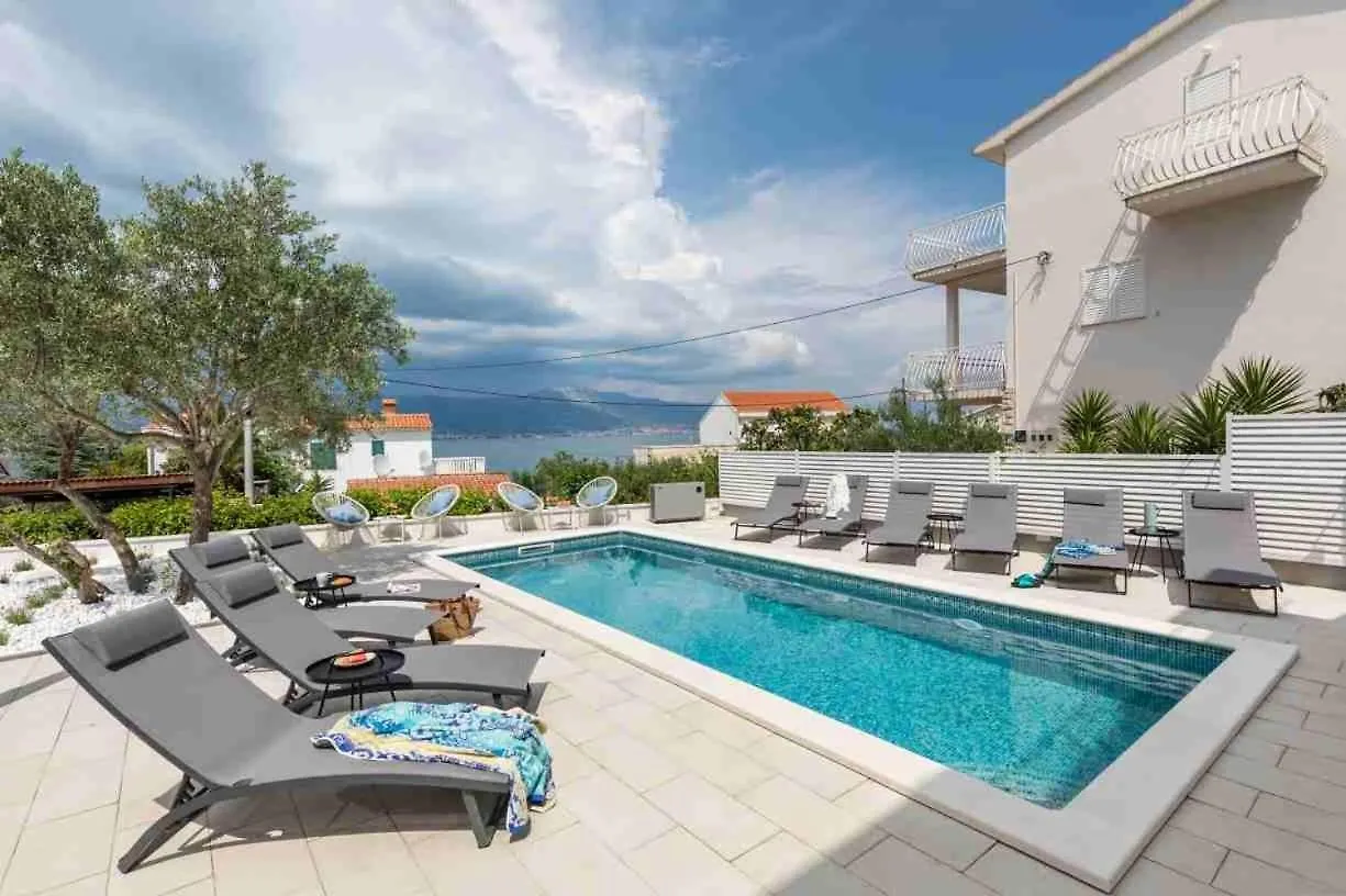 Apartment In Arbanija With Sea View, Terrace, Air Conditioning, Wifi 5139-5 Trogir 0*,