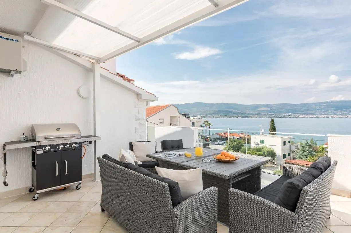 Apartment In Arbanija With Sea View, Terrace, Air Conditioning, Wifi 5139-5 تروغير