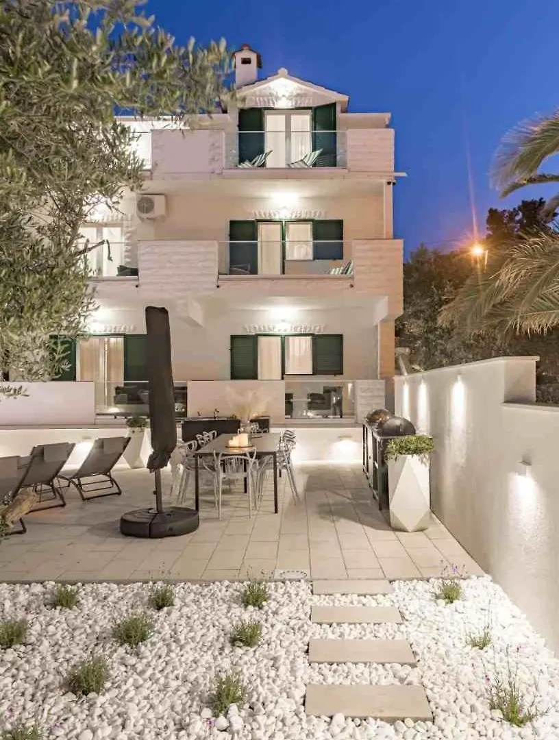 Apartment In Arbanija With Sea View, Terrace, Air Conditioning, Wifi 5139-5 تروغير 0*,  كرواتيا