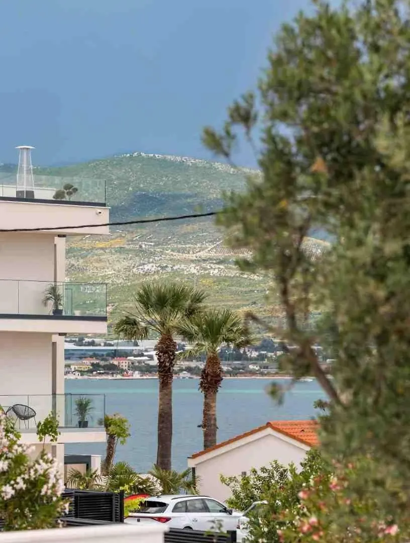 Apartment In Arbanija With Sea View, Terrace, Air Conditioning, Wifi 5139-5 تروغير