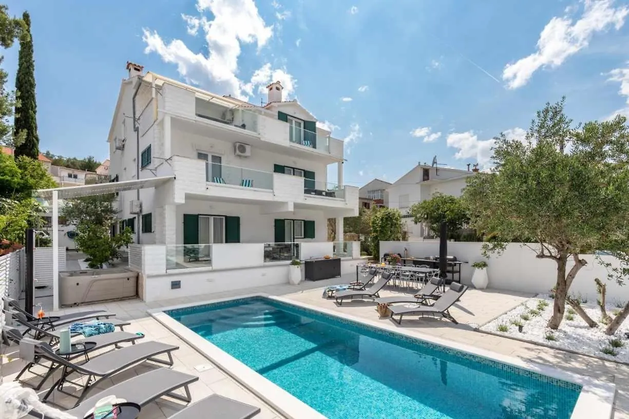 Apartment In Arbanija With Sea View, Terrace, Air Conditioning, Wifi 5139-5 تروغير كرواتيا